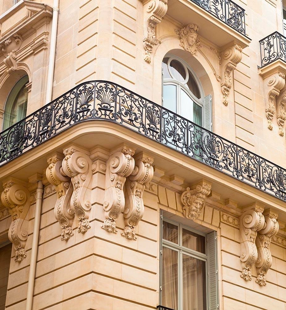 Détail architectural haussmannien – Structurer son patrimoine