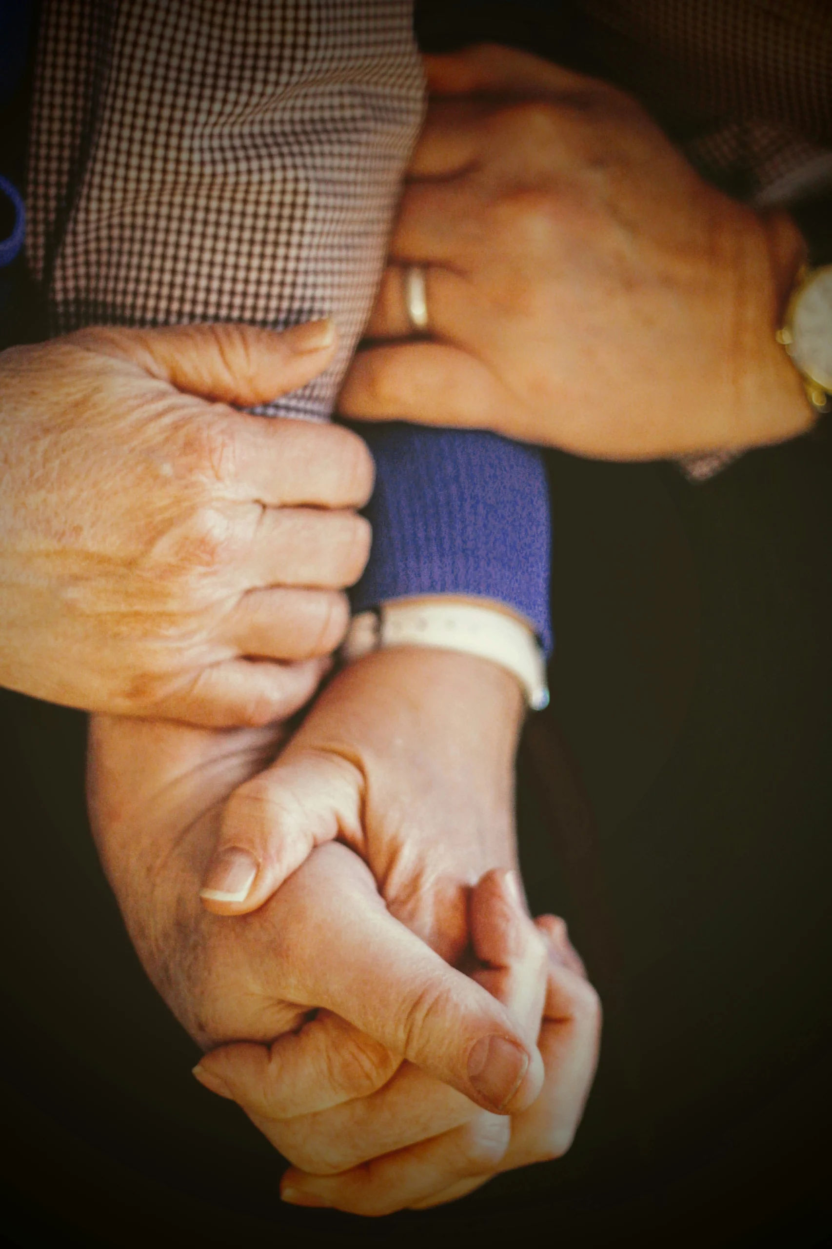 Mains li&eacute;es entre deux g&eacute;n&eacute;rations &ndash; Transmettre son patrimoine